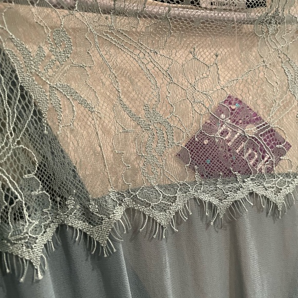 Solemio Sheer Teal
Blouse Tan Skirt NWT - Picture 2 of 6